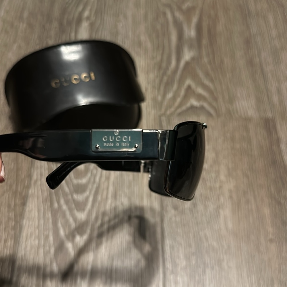 Men’s Gucci Sunglasses Scratch Free - Picture 3 of 6